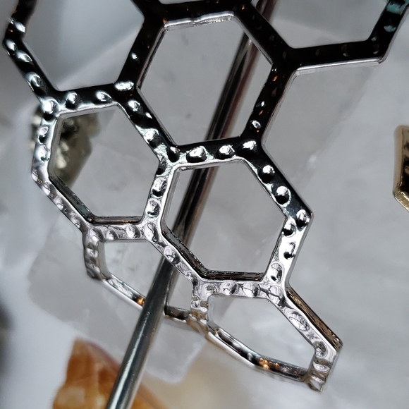 Honeycomb and bee hair clip and stick - Picture 12 of 13